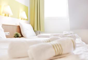 bp24 Hotel Aachen allows 18 year olds to book a room