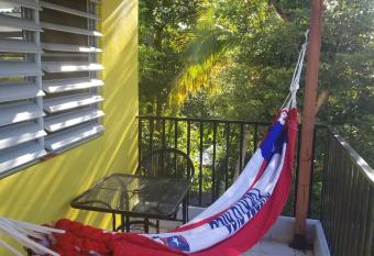 Pe  a s Palalace Mayag  ez allows 18 year olds to book a room