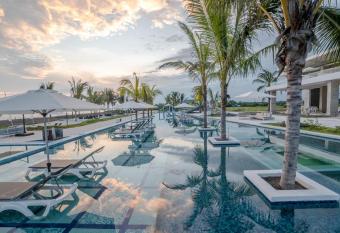 Oceana Resort & Conventions has Balcony rooms