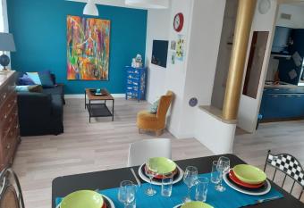 Aux Alyscamps allows 18 year olds to book a room