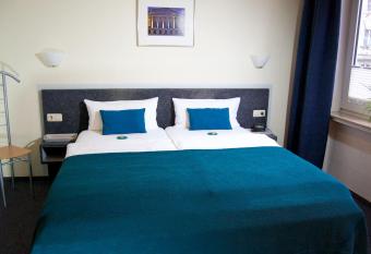 Hotel Am Hillmannplatz Nr.1 allows 18 year olds to book a room