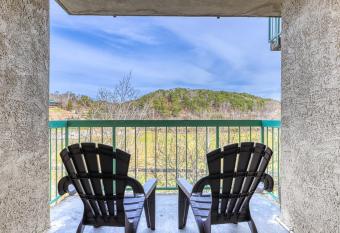 Pigeon Forge Paradise has Balcony rooms