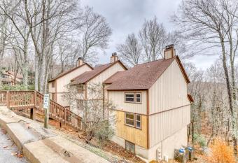 Hemlock Nob has Balcony rooms