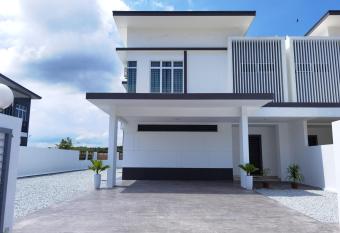 Desaru Waterpark / Desaru Beach / Desaru Coast / Desaru Fruit Farm has Balcony rooms