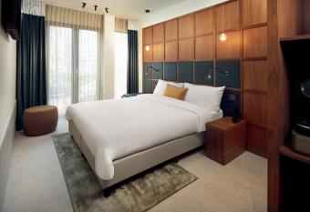 Met Hotel Amsterdam allows 18 year olds to book a room