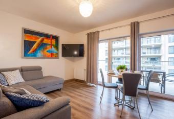 VacationClub     5 M  rz Siano    ty Apartament 1i/13 allows 18 year olds to book a room