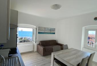 casa al mare allows 18 year olds to book a room