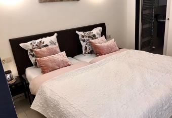 Nocturno allows 18 year olds to book a room