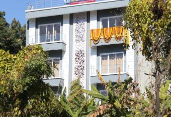 HOTEL YOG TAPOVAN allows 18 year olds to book a room