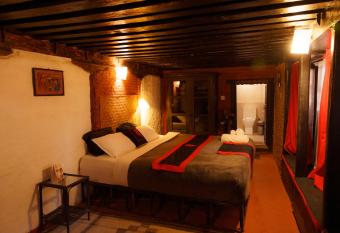 Hira Guest House has Balcony rooms