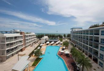 GrandBlue Condominium Sea View has Balcony rooms