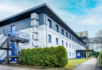 B&B Hotel Bielefeld-Ost allows 18 year olds to book a room