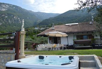 La Villa has Balcony rooms