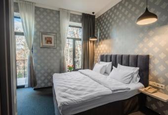Boutique Hotel Day Inn allows 18 year olds to book a room