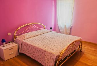 B&B Casa a colori has rooms with a private hot tub