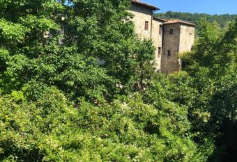 Castello del Poderetto has Balcony rooms
