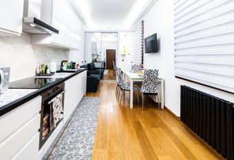 Morgana sotto le torri CENTRO STORICO has Balcony rooms