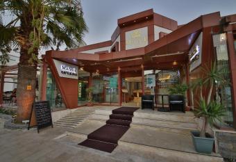 Majeste Hotel Bodrum allows 18 year olds to book a room