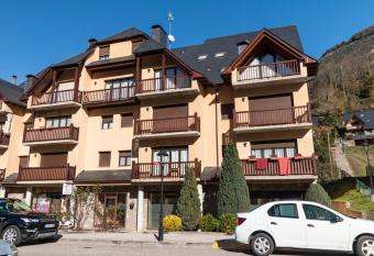 Apartamento MALADETA has Balcony rooms