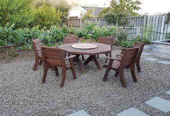 128 on Hazlett allows 18 year olds to book a room