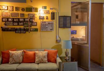 Podshare San Diego allows 18 year olds to book a room