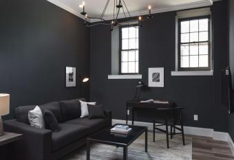 Revived LF Square 1BR with Rooftop by Zencity has Balcony rooms