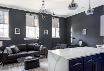 Revived LF Square 1BR with Rooftop by Zencity has Balcony rooms