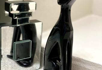 Bright OKC Midtown Studio-Coolest neighborhood allows 18 year olds to book a room