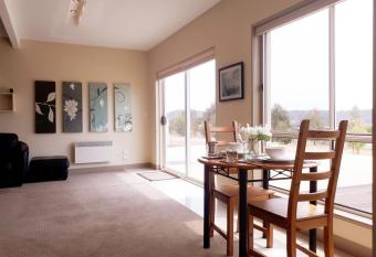 Couples Retreat with Mountain View Near Hobart has Balcony rooms