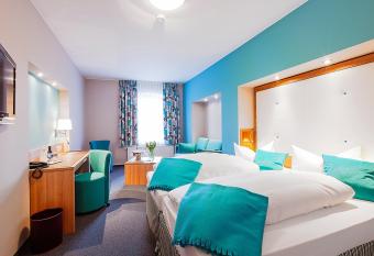 Hotel Am Turm allows 18 year olds to book a room