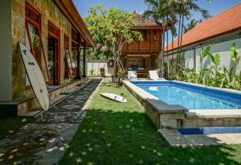 Villa Puaji allows 18 year olds to book a room