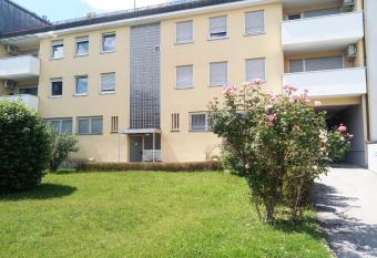 Sch  ne Wohnungen am Bahnhof in Dachau - S-Bahn direkt zu M  nchen Zentrum has Balcony rooms