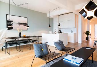 By The Pier apartments - Into This Place has Balcony rooms