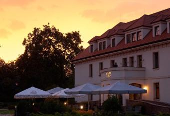 Hradn   str     Hotel&Apartments s priv  tnym wellness has Balcony rooms