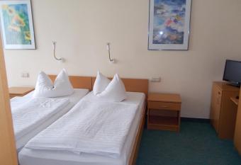 Hotel Zum Sportforum has Balcony rooms