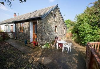 Inviting 2-Bed Cottage in Newcastle Emlyn has Balcony rooms