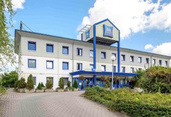 B&B HOTEL Magdeburg-Barleben allows 18 year olds to book a room