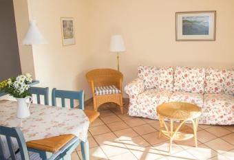 Schl  sschen im Weinberg has Balcony rooms