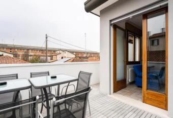 Casa di Chiara vicino Venezia e Aeroporto VCE allows 18 year olds to book a room