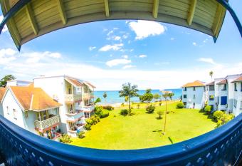 Tropical Beach Studio-Point Village allows 18 year olds to book a room