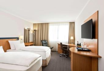 NH Frankfurt Airport West allows 18 year olds to book a room