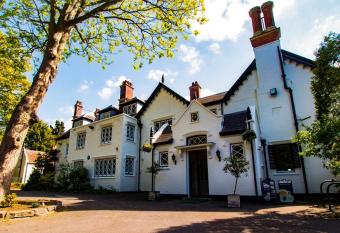 The Alverbank Hotel allows 18 year olds to book a room