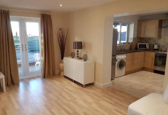 Sister s Apartment has Balcony rooms