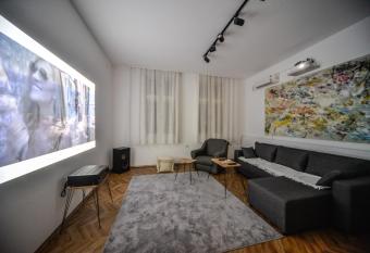 Apartman Lux allows 18 year olds to book a room