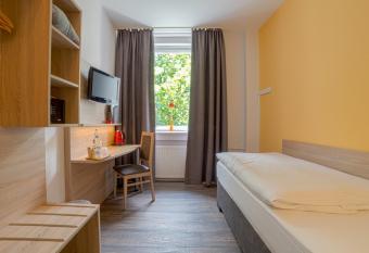 City Hotel Hannover allows 18 year olds to book a room