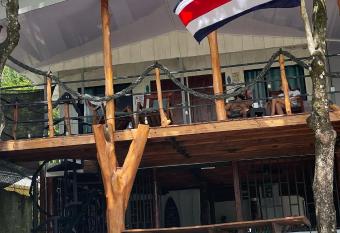 Uvita Pirates Hostel has Balcony rooms