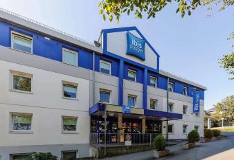 Ibis Budget Wuppertal Oberbarmen allows 18 year olds to book a room
