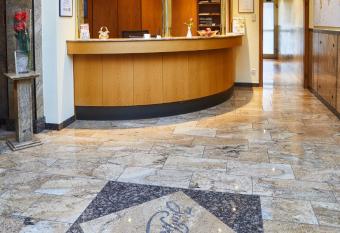 Hotel Zur Traube allows 18 year olds to book a room