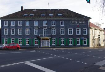 Hotel Berliner Hof allows 18 year olds to book a room