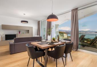 Apartment Palmas has Balcony rooms